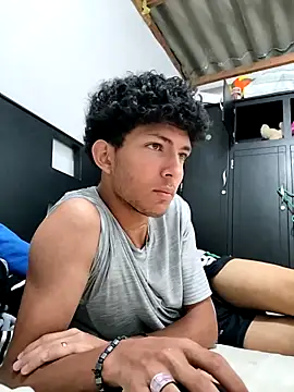 Snapshot of LyliaWood chatting on October 23, 2:33 am LyliaWood online show from October 23, 2:33 am