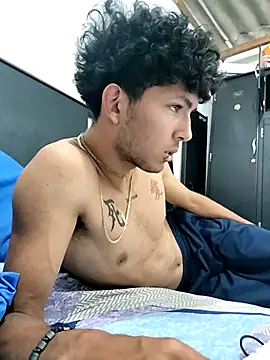 Snapshot of LyliaWood chatting on October 25, 7:41 pm LyliaWood online show from October 25, 7:41 pm