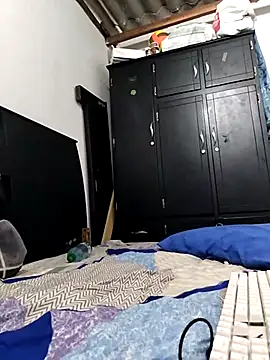 Snapshot of LyliaWood chatting on October 26, 8:59 pm LyliaWood online show from October 26, 8:59 pm