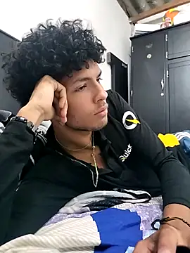 Snapshot of LyliaWood chatting on October 28, 12:58 am LyliaWood online show from October 28, 12:58 am