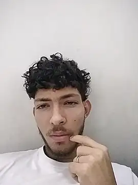 Snapshot of LyliaWood chatting on December 18, 2:17 am LyliaWood online show from December 18, 2:17 am