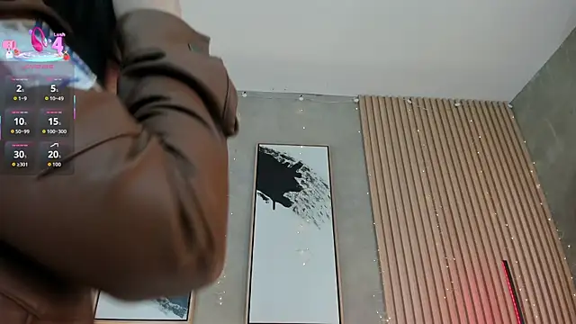 Lily Vale online show from January 6, 6:44 pm