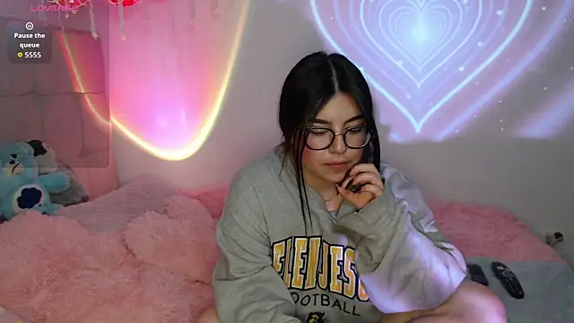 Snapshot of Ayleen_Honey chatting on October 23, 9:35 pm Ayleen Honey online show from October 23, 9:35 pm