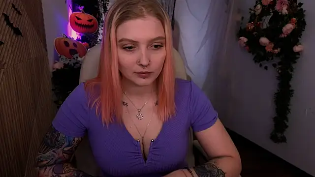 Snapshot of Kiki_shay chatting on October 27, 8:46 pm Kiki shay online show from October 27, 8:46 pm