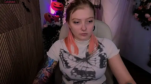 Snapshot of Kiki_shay chatting on October 30, 1:12 pm Kiki shay online show from October 30, 1:12 pm