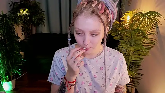 Snapshot of Kiki_shay chatting on November 14, 1:32 pm Kiki shay online show from November 14, 1:32 pm