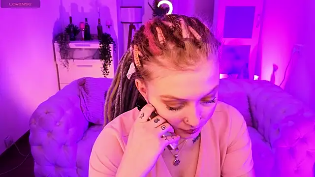 Snapshot of Kiki_shay chatting on November 19, 1:33 pm Kiki shay online show from November 19, 1:33 pm