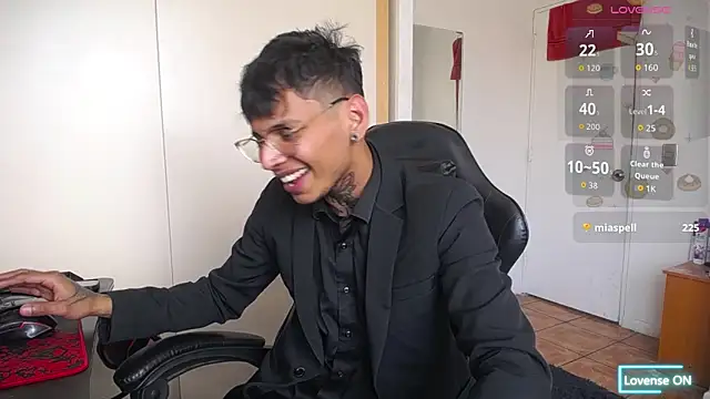 Snapshot of nathan_aress6666 chatting on December 13, 7:53 pm nathan aress6666 online show from December 13, 7:53 pm