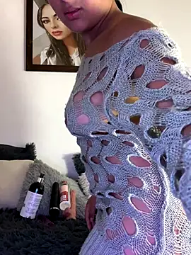 Snapshot of morenaQueen_ chatting on November 8, 6:29 pm morenaQueen online show from November 8, 6:29 pm