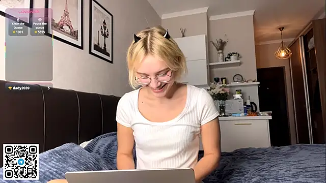 Snapshot of MelodyImam chatting on November 3, 3:24 pm MelodyImam online show from November 3, 3:24 pm