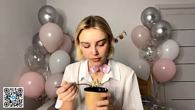 Snapshot of MelodyImam chatting on November 20, 3:45 pm MelodyImam online show from November 20, 3:45 pm