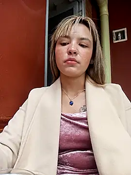 Snapshot of celeste_83 chatting on October 24, 3:30 pm celeste 83 online show from October 24, 3:30 pm