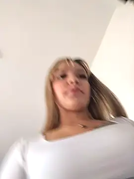 Snapshot of celeste_83 chatting on November 22, 5:34 pm celeste 83 online show from November 22, 5:34 pm