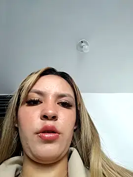 Snapshot of celeste_83 chatting on November 23, 8:19 pm celeste 83 online show from November 23, 8:19 pm