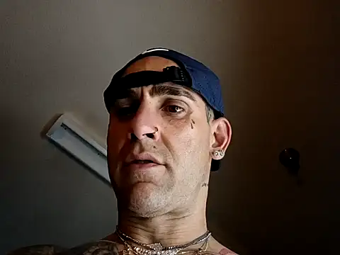 Snapshot of alphacloudGod chatting on October 29, 11:01 am alphacloudGod online show from October 29, 11:01 am