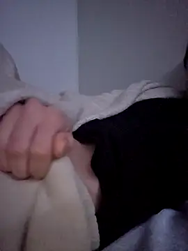 4idin0000 online show from April 12, 3:17 pm