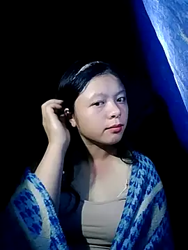 lisa-bae00 online show from November 3, 10:32 pm