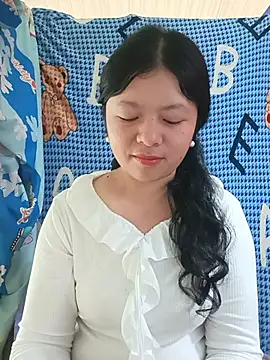 lisa-bae00 online show from June 12, 12:42 am