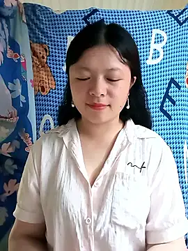 lisa-bae00 online show from June 13, 11:30 am