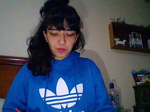 Snapshot of RedVelvet420 chatting on October 23, 2:33 am RedVelvet420 online show from October 23, 2:33 am