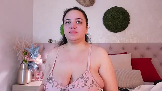 Snapshot of MoniqueJade chatting on November 11, 7:25 pm MoniqueJade online show from November 11, 7:25 pm