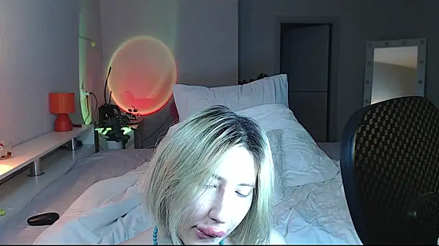 Snapshot of AuroraKeepFuck chatting on June 8, 10:21 pm AuroraKeepFuck online show from June 8, 10:21 pm