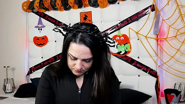 Snapshot of AlsouKass chatting on October 31, 8:04 am AlsouKass online show from October 31, 8:04 am