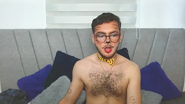 Snapshot of Zac_Golden chatting on October 27, 2:15 am Zac Golden online show from October 27, 2:15 am