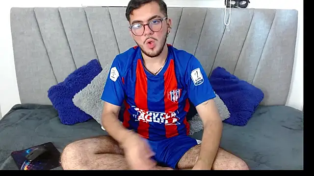 Snapshot of Zac_Golden chatting on November 14, 2:21 am Zac Golden online show from November 14, 2:21 am