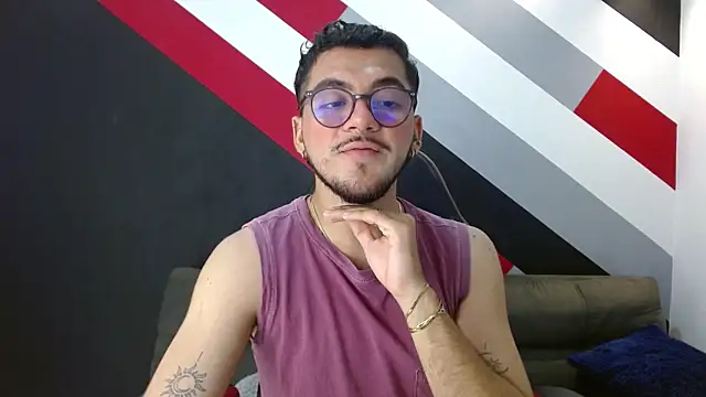 Snapshot of Zac_Golden chatting on November 21, 12:54 am Zac Golden online show from November 21, 12:54 am