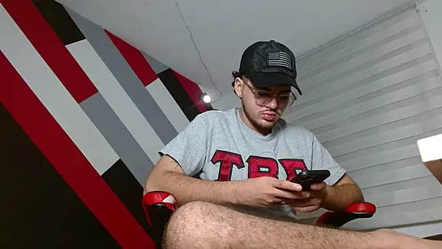 Snapshot of Zac_Golden chatting on June 19, 11:47 am Zac Golden online show from June 19, 11:47 am