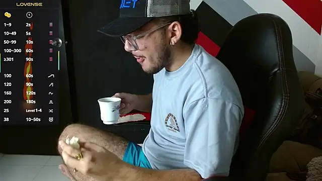 Snapshot of Zac_Golden chatting on July 7, 11:47 am Zac Golden online show from July 7, 11:47 am