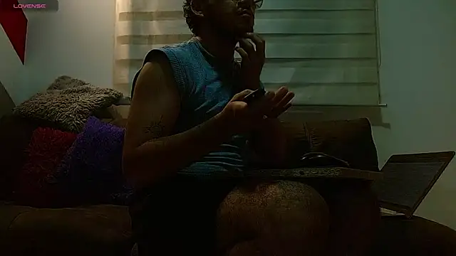 Snapshot of Zac_Golden chatting on July 15, 12:32 pm Zac Golden online show from July 15, 12:32 pm