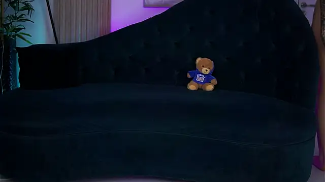 Snapshot of LaraSynn chatting on November 6, 9:32 am LaraSynn online show from November 6, 9:32 am