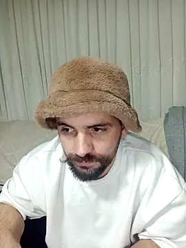 Snapshot of lazzzz09 chatting on December 16, 8:36 pm lazzzz09 online show from December 16, 8:36 pm