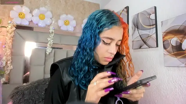 Snapshot of Cristall_ravven chatting on October 28, 1:58 pm Cristall ravven online show from October 28, 1:58 pm