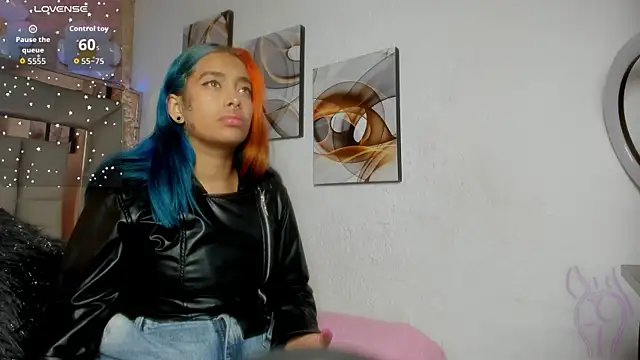 Snapshot of Cristall_ravven chatting on November 10, 1:32 pm Cristall ravven online show from November 10, 1:32 pm