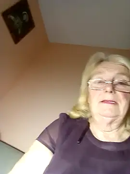 Snapshot of AmyLove353 chatting on October 27, 9:19 pm AmyLove353 online show from October 27, 9:19 pm