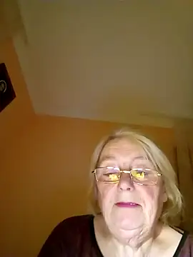 Snapshot of AmyLove353 chatting on October 31, 8:43 pm AmyLove353 online show from October 31, 8:43 pm