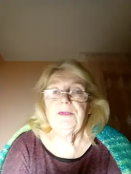 Snapshot of AmyLove353 chatting on November 6, 4:02 am AmyLove353 online show from November 6, 4:02 am