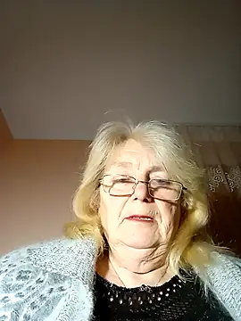 Snapshot of AmyLove353 chatting on November 12, 8:19 pm AmyLove353 online show from November 12, 8:19 pm