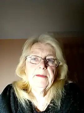 Snapshot of AmyLove353 chatting on November 15, 4:21 am AmyLove353 online show from November 15, 4:21 am