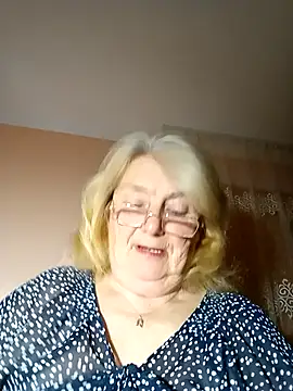 Snapshot of AmyLove353 chatting on November 22, 8:19 pm AmyLove353 online show from November 22, 8:19 pm