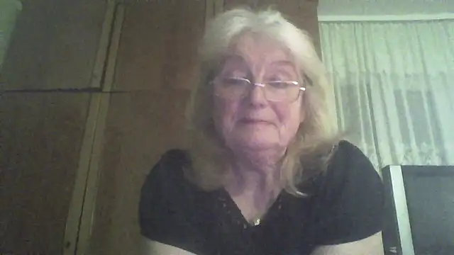 AmyLove353 online show from April 2, 8:39 pm