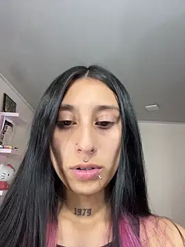 Violeet-Smith online show from November 18, 11:15 pm