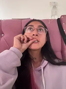 Violeet-Smith online show from March 3, 2:34 pm