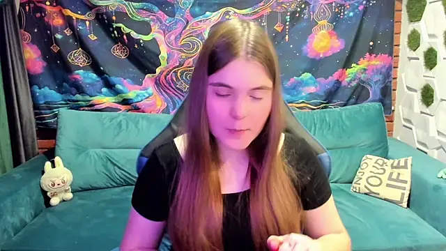 Snapshot of MiraaBloom chatting on October 27, 1:59 pm MiraaBloom online show from October 27, 1:59 pm