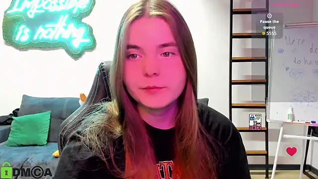 Snapshot of MiraaBloom chatting on October 30, 2:18 pm MiraaBloom online show from October 30, 2:18 pm