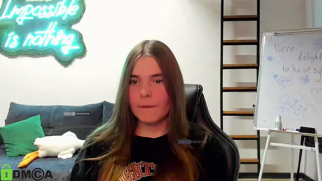 Snapshot of MiraaBloom chatting on November 13, 3:22 pm MiraaBloom online show from November 13, 3:22 pm