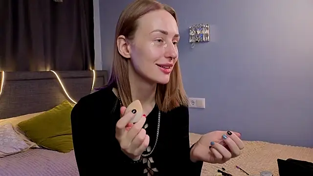 Snapshot of ZolaDickmann chatting on November 6, 8:15 am ZolaDickmann online show from November 6, 8:15 am